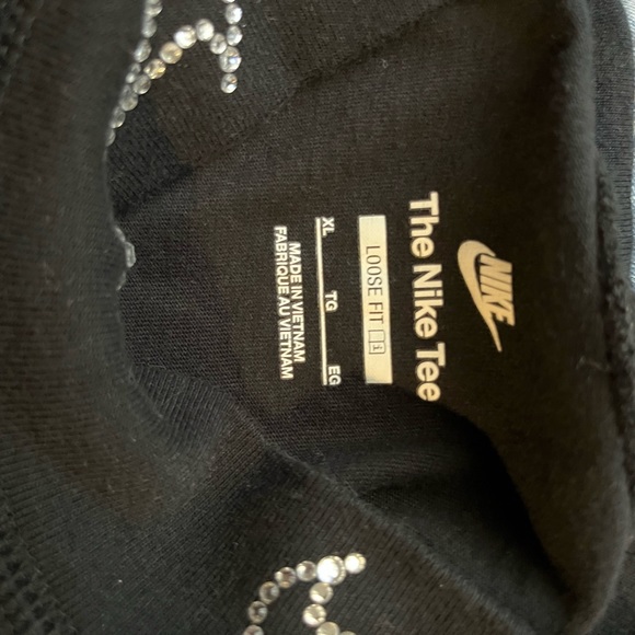 Nike black loose fit long sleeve tee. With Nike crystal swoosh. - Picture 5 of 5